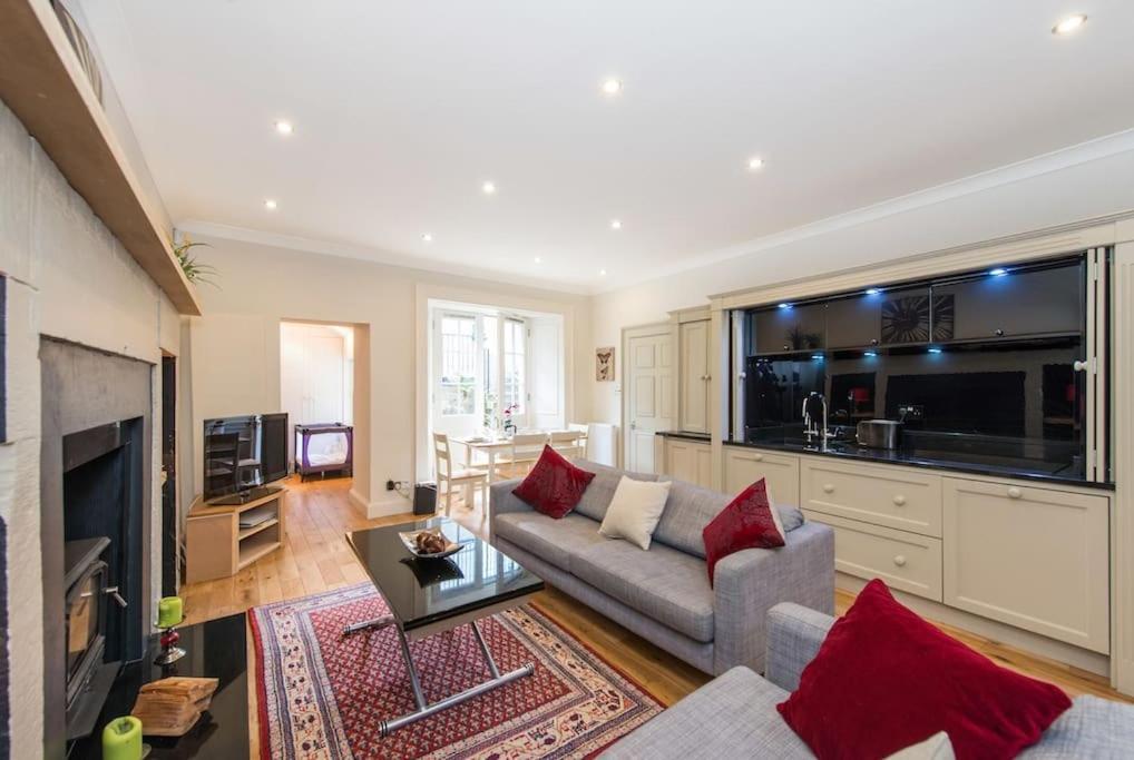 Self Catering , City Centre Apartment With Parking Edinburgh Ngoại thất bức ảnh