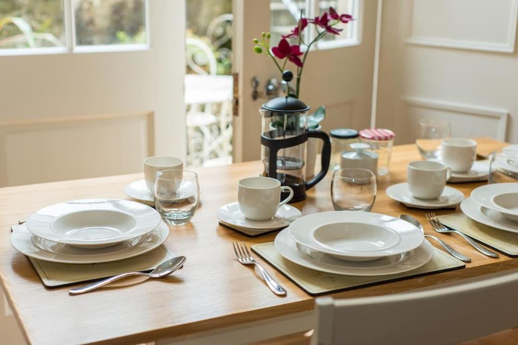 Self Catering , City Centre Apartment With Parking Edinburgh Ngoại thất bức ảnh