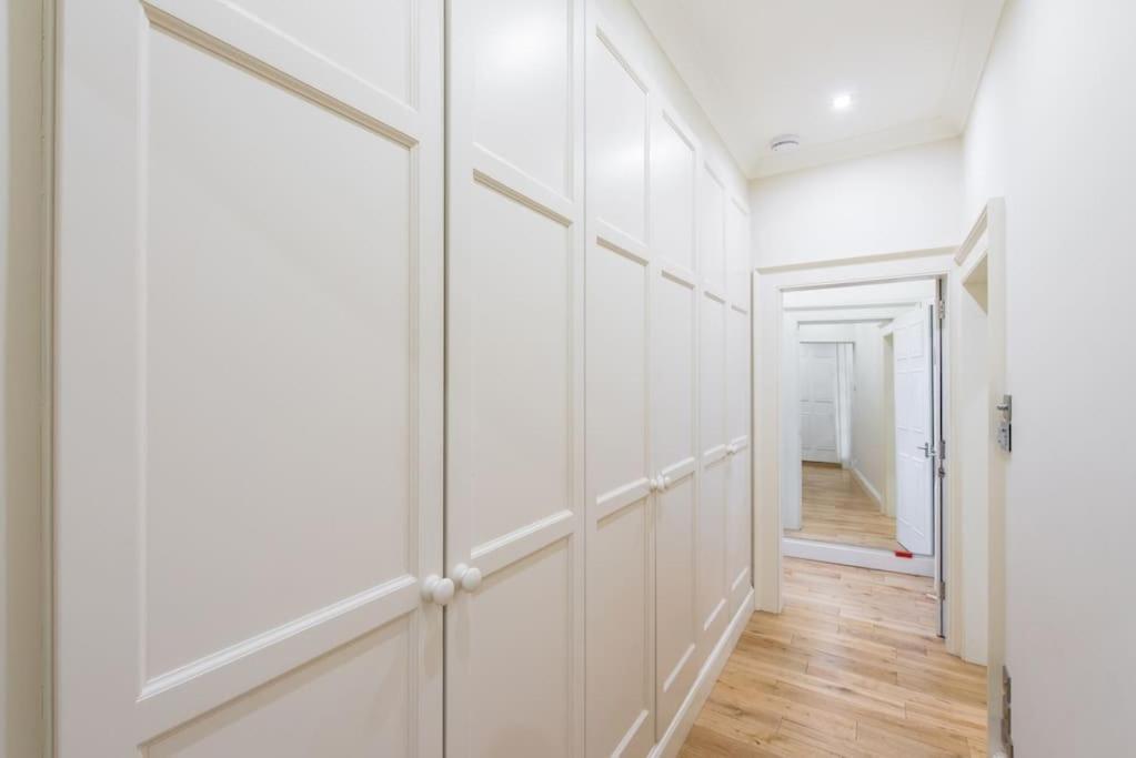 Self Catering , City Centre Apartment With Parking Edinburgh Ngoại thất bức ảnh