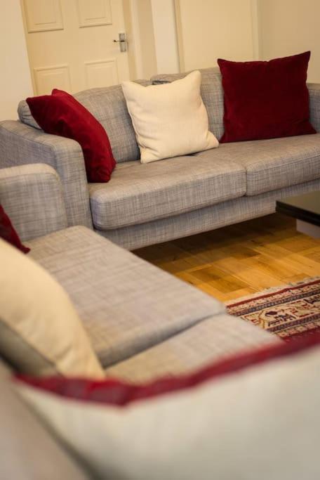 Self Catering , City Centre Apartment With Parking Edinburgh Ngoại thất bức ảnh