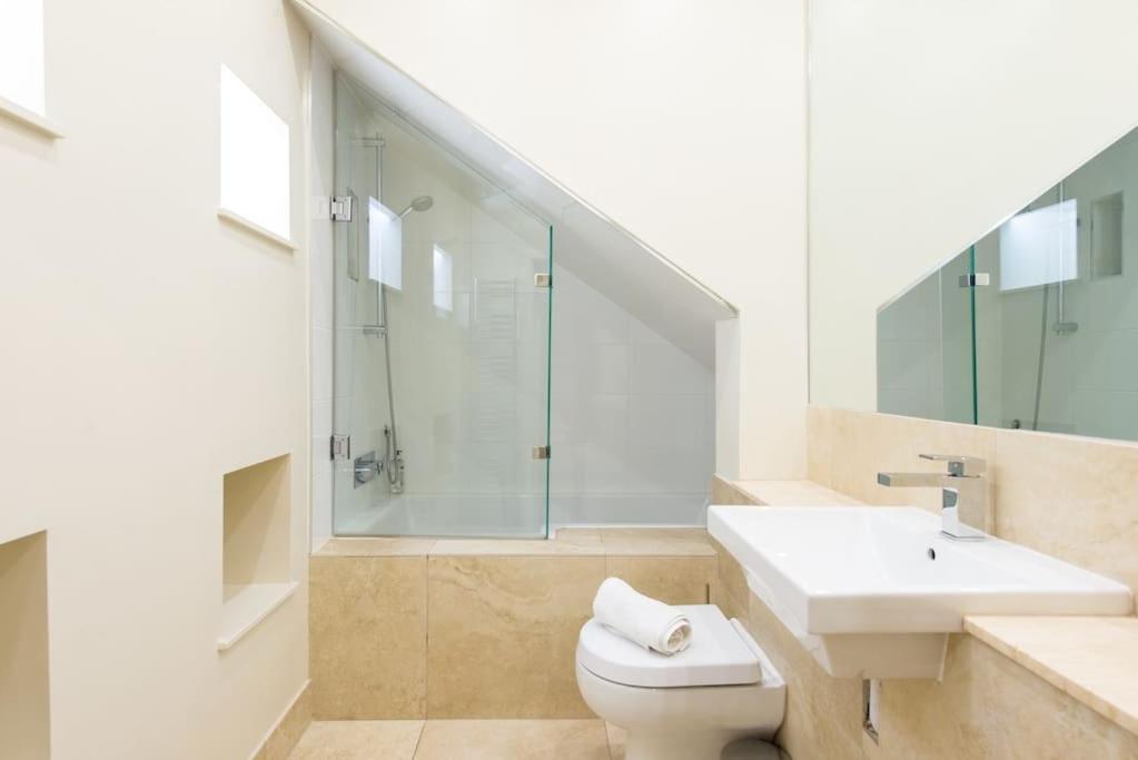Self Catering , City Centre Apartment With Parking Edinburgh Ngoại thất bức ảnh