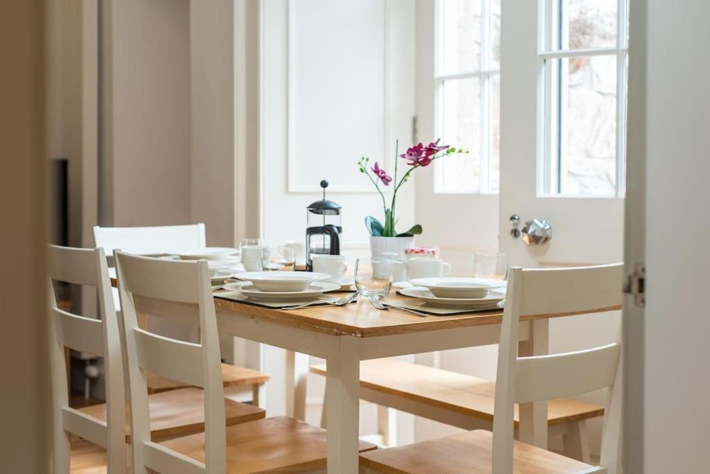 Self Catering , City Centre Apartment With Parking Edinburgh Ngoại thất bức ảnh