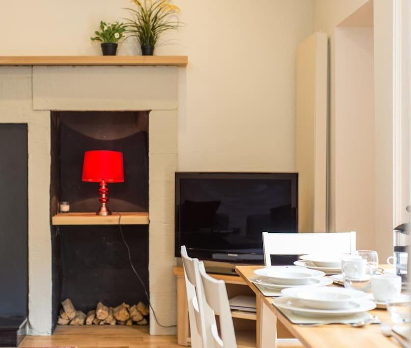 Self Catering , City Centre Apartment With Parking Edinburgh Ngoại thất bức ảnh