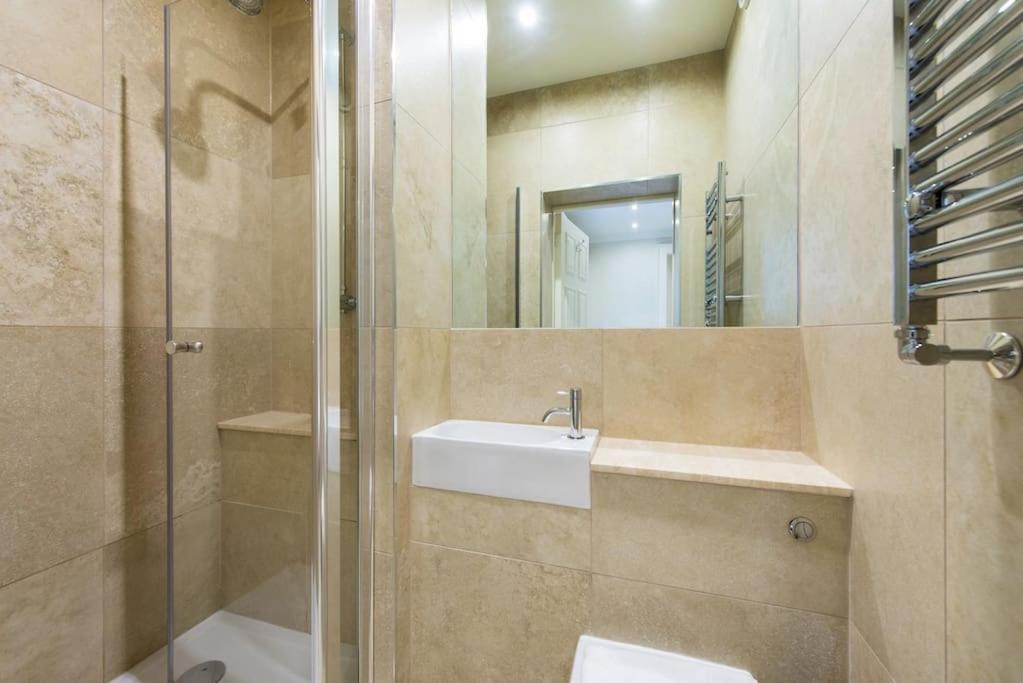 Self Catering , City Centre Apartment With Parking Edinburgh Ngoại thất bức ảnh